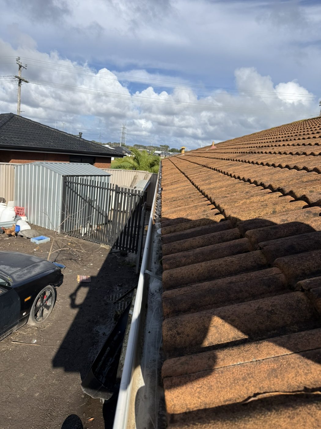 Gutter after cleaning, fully cleared